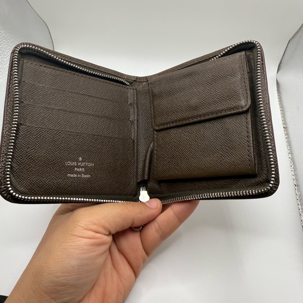 Louis Vuitton Taiga Leather Men’s zippy Wallet CA5112 - Picture 4 of 12